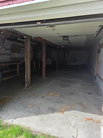 Garage workshop rental add on - 2027 Slaterville Rd
