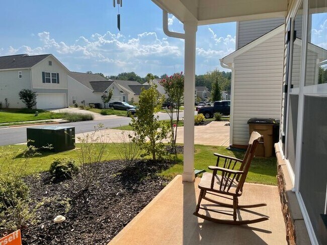 Building Photo - Newer Home in Reedy Fork, SS Appliance, Gr...