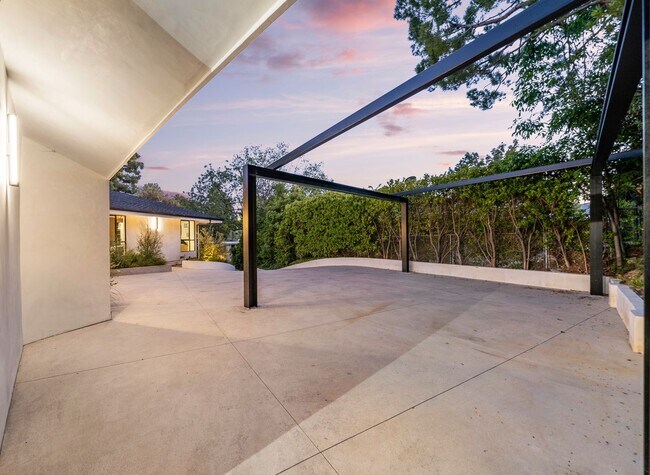 Primary Photo - 16110 Clear Oak Dr