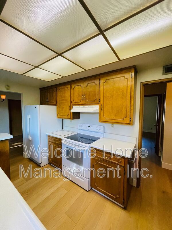 Building Photo - 3945 Euclid Ave