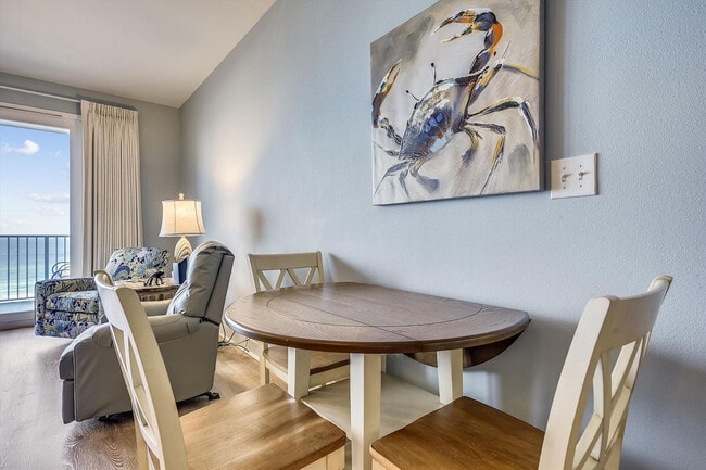 Building Photo - 9860 S Thomas Dr