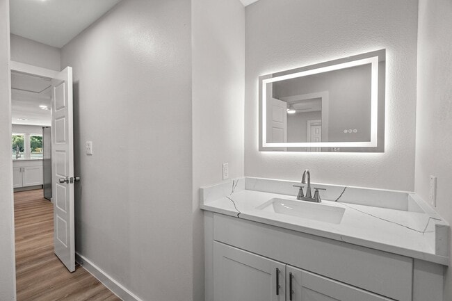 Building Photo - SW Loop 820 - 4304/4306 *Lease Up Only*