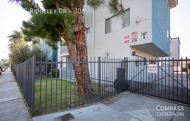 Building Photo - Mid-Century Magic: 2-Bedroom with Space, S...