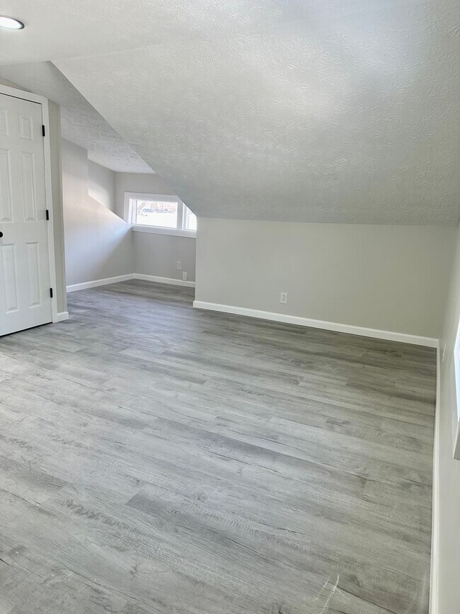 Building Photo - Charming Completely Remodeled Home!