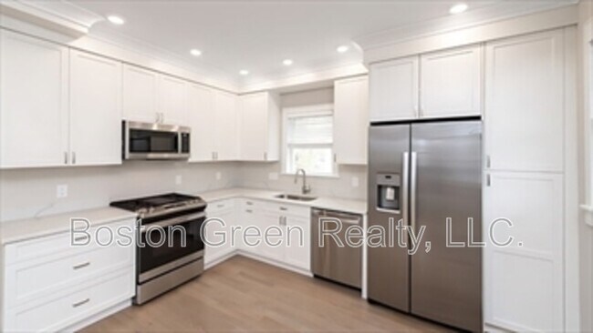 Building Photo - 2 Rossmore Road