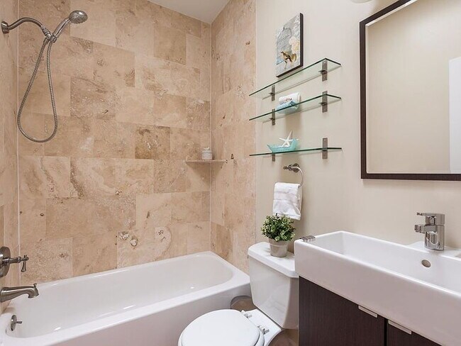 Building Photo - "Spacious Urban Living: Luxurious 4-Bed, 4-Bath Duplex in the Heart of Washington, DC!"