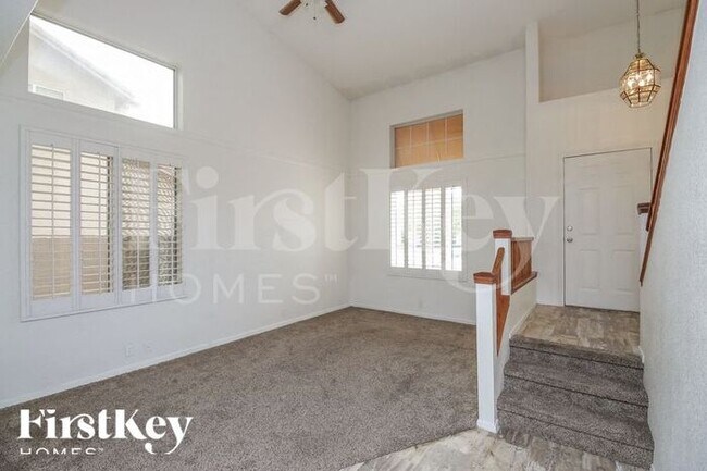 Primary Photo - 1562 E Oakland St