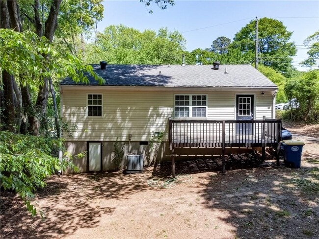 Building Photo - 2053 White Oak Cir
