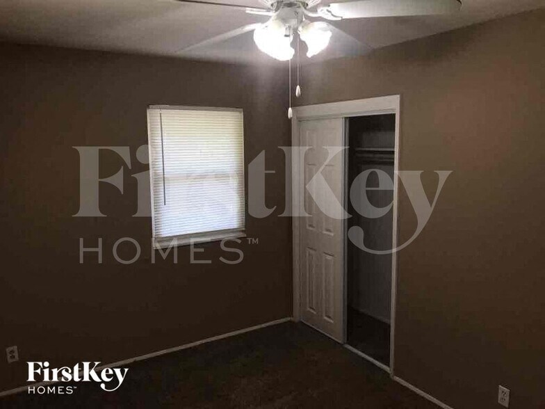 Building Photo - 7912 NE 54th St