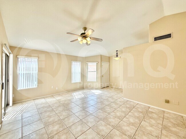 Building Photo - 1150 W Lark Dr