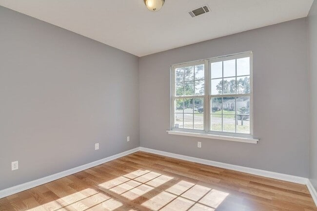 Building Photo - A Classic Act