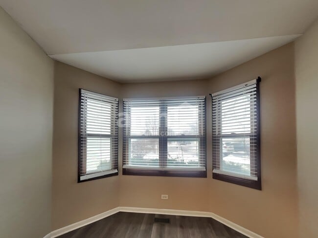 Building Photo - 5 Andover Ct