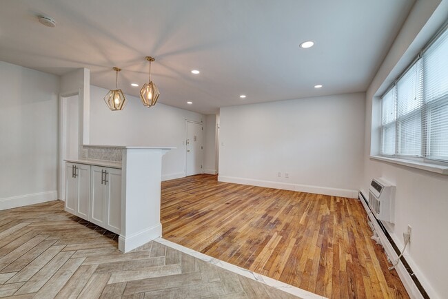 Building Photo - 43 Cottage St