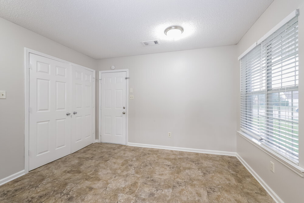 Building Photo - 5792 Reed Bend Cove