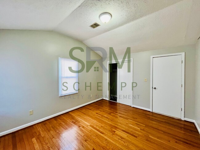 Building Photo - Spacious 3BR ranch in the Hazelwood neighborhood!