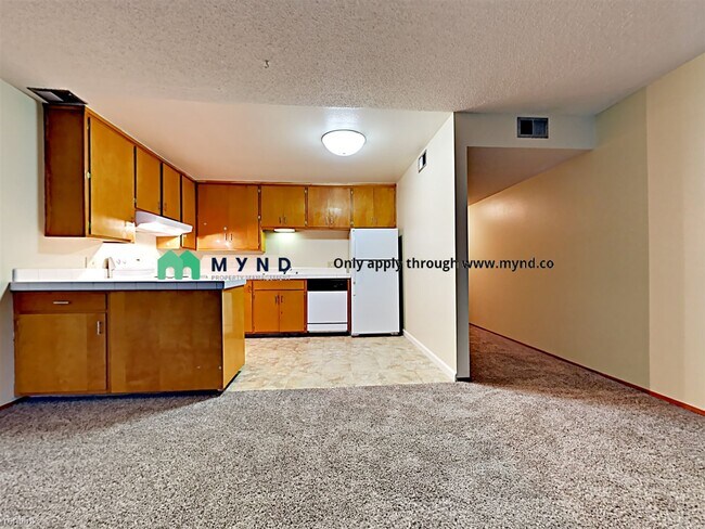 Building Photo - 1 br, 1 bath  - 5994 Lake Crest Way Apt 16