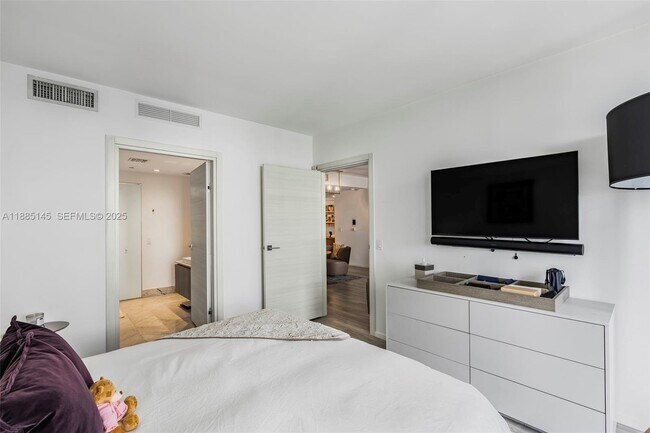 Building Photo - 801 S Miami Ave