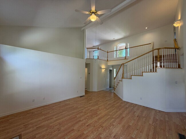 Building Photo - 6517 Glen Oak NE