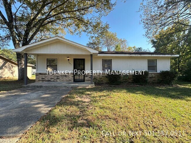 Primary Photo - 361 N Oak Ct