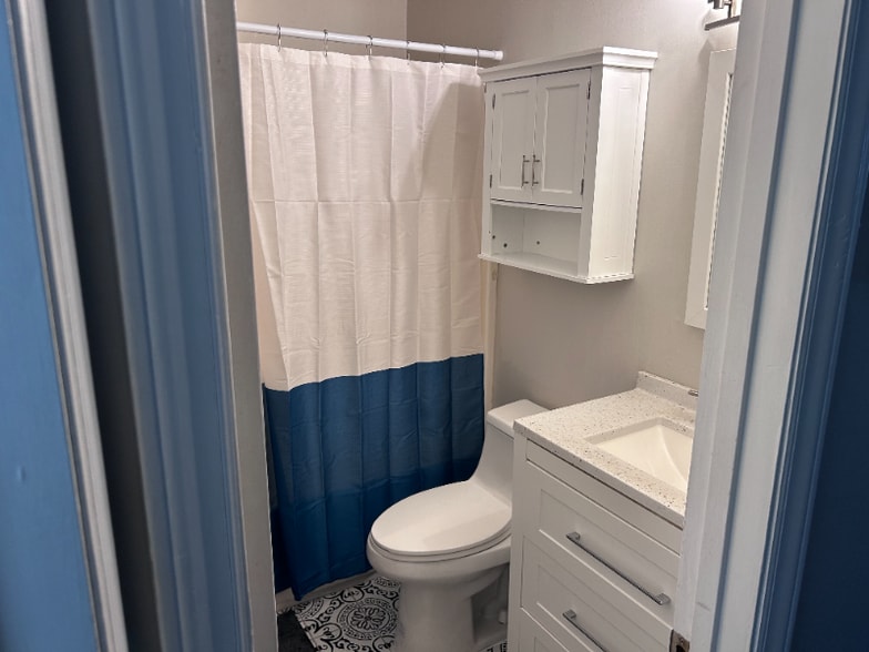 Building Photo - 318 Moir St