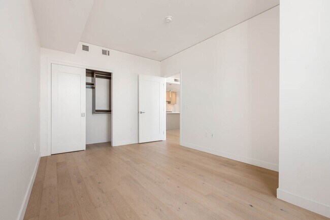 Building Photo - Luxury Living at Spire