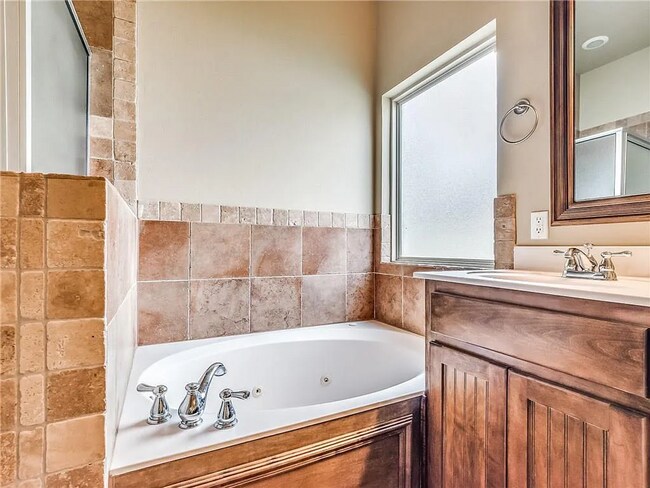 Building Photo - Gorgeous 3 bed, 2 bath home in NW OKC/Edmo...