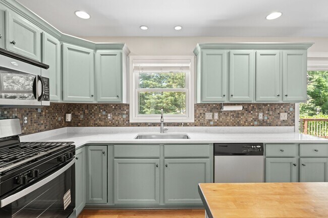 Building Photo - 406 Lakewood Dr