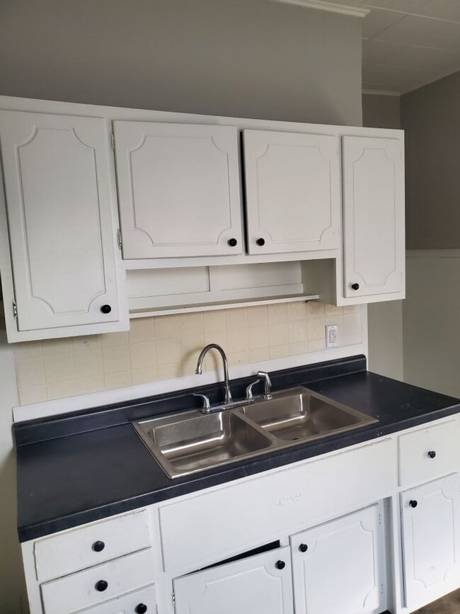 Building Photo - Spacious 3 Bedroom Home For Rent!