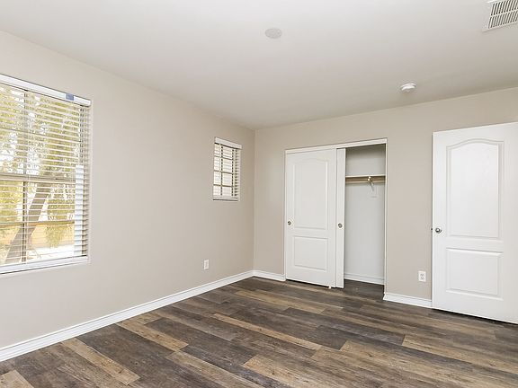 Building Photo - Move in ready 4 bedroom home