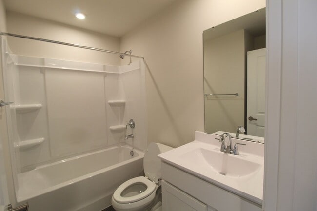 Building Photo - Never-Lived-In Luxury: Modern 3-Level Living + Garage in Orchard Ridge