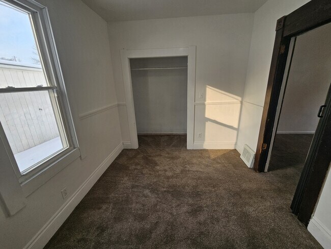 Building Photo - 4002 Robert Ave