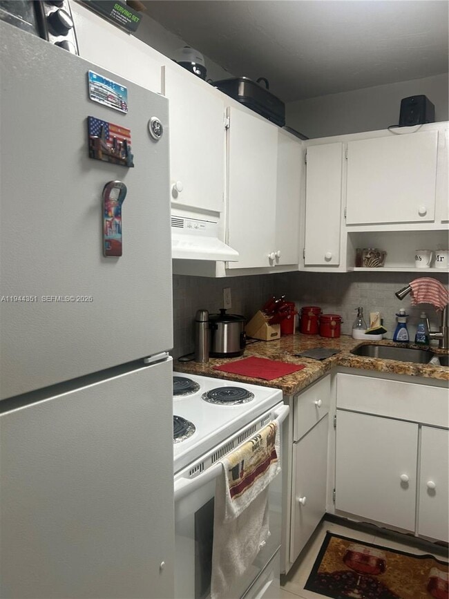 Building Photo - 6130 W 19th Ave