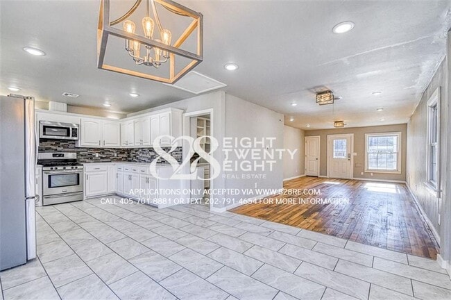 Building Photo - Beautifully Updated 3 Bed/2 Bath Single Fa...