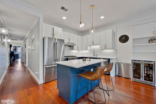 Building Photo - 1035 W Madison St