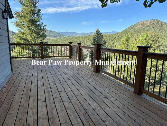 Building Photo - Mountain Retreat!!