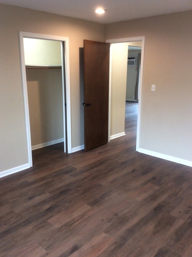 Building Photo - 1221 Whispering Hills Ct