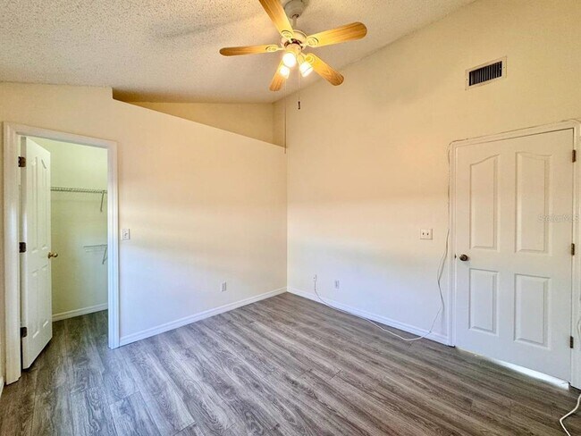 Building Photo - 10028 Oasis Palm Dr