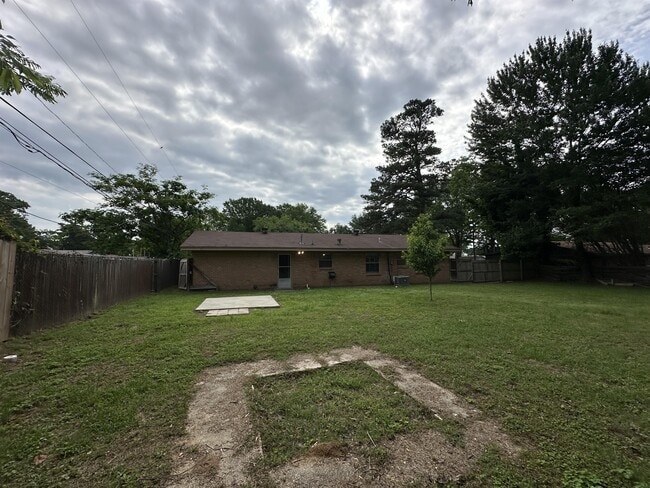 Building Photo - 11 Camelia Dr