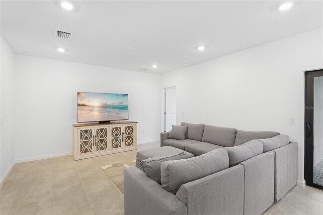 Building Photo - 6587 Silverstar Dr