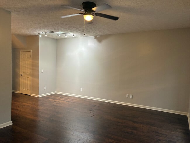 Building Photo - Room in Townhome on Stone Gate Way