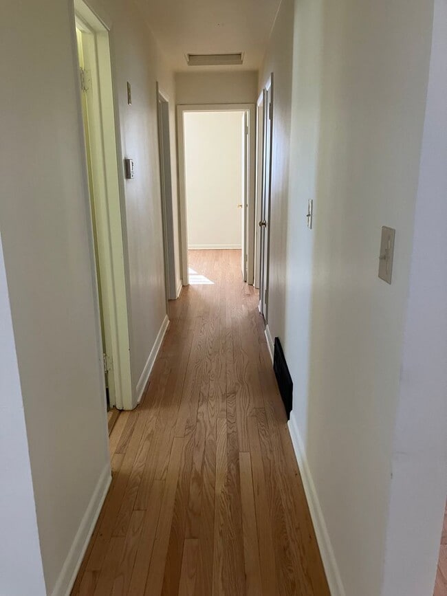 Building Photo - Single Family 3 Bedroom Home