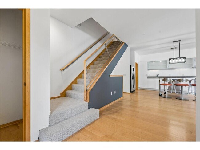 Building Photo - 2818 Aldrich Ave S