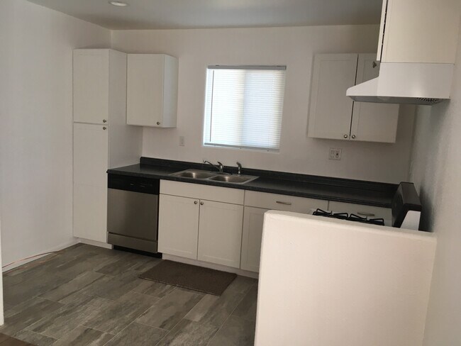 Kitchen - 2709 Cardinal Ave