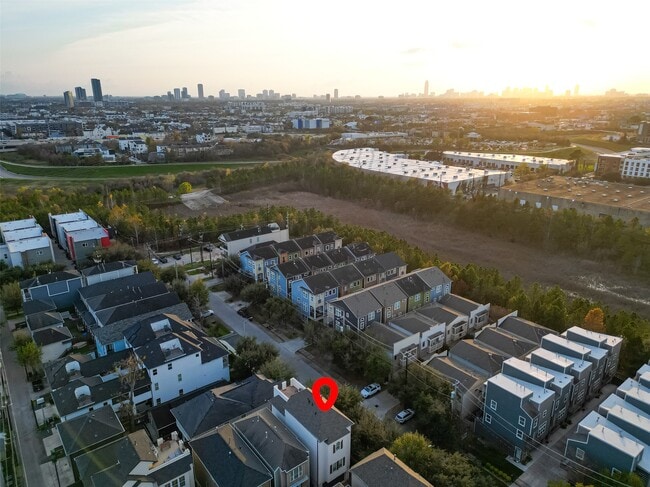 Building Photo - 620 Rutland St