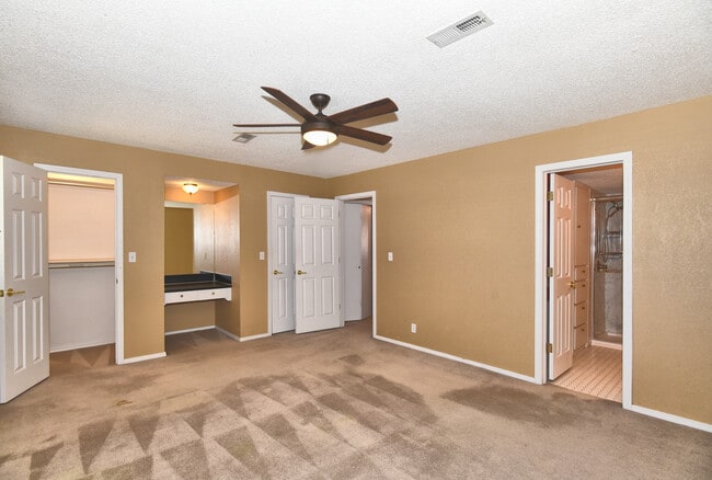 Building Photo - 1023 E Thompson Ave