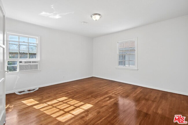 Building Photo - 1047 S Holt Ave