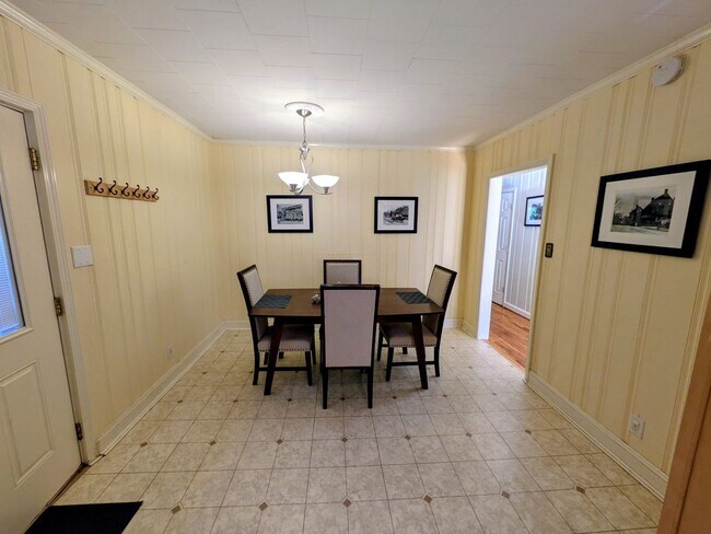 Building Photo - 1126 Martin St