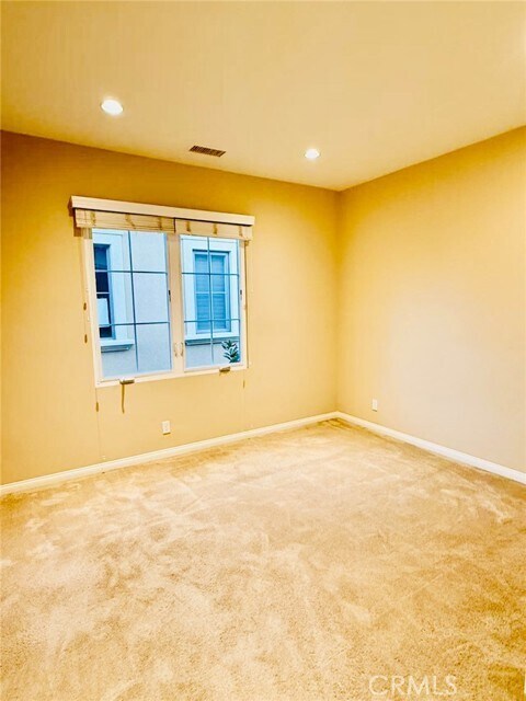 Building Photo - 114 Chestnut Grove