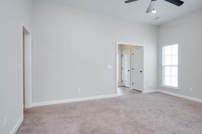 Building Photo - 3 Bedroom 2 Bathroom Home in Haynes Station