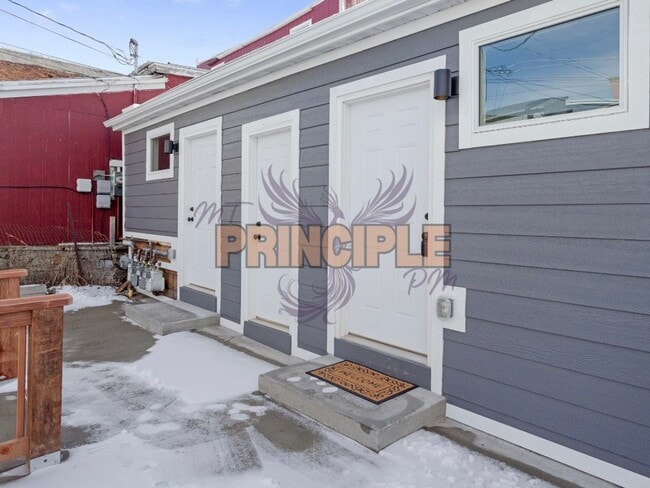 Building Photo - Park Street Tri-plex